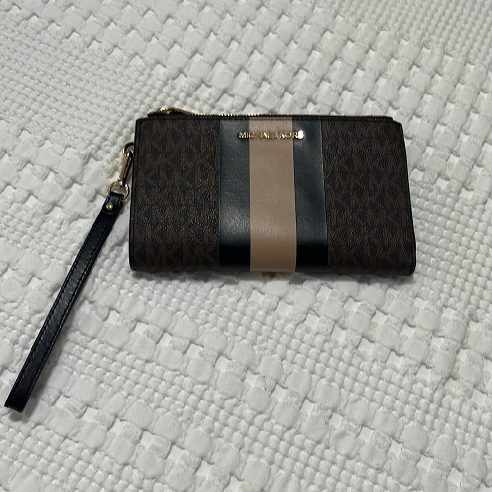Micheal Kors wallet/wristlet